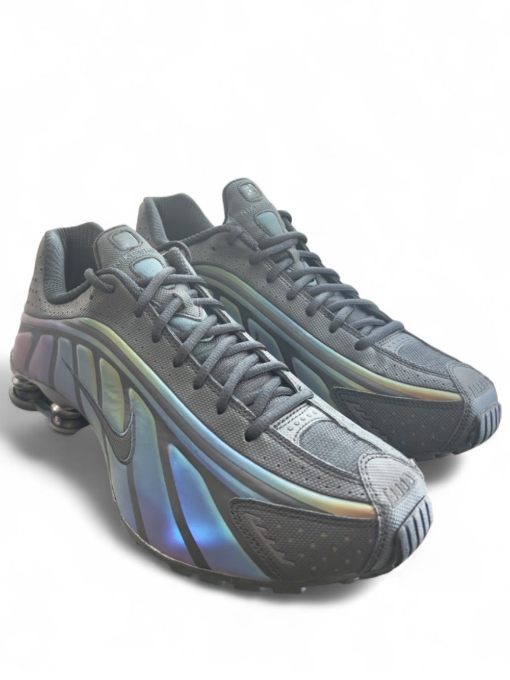 Nike Shox R4 SE Y2K Iridescent Size US 10 Men’s/ 11.5 Women’s/ EU 44 (NEW)